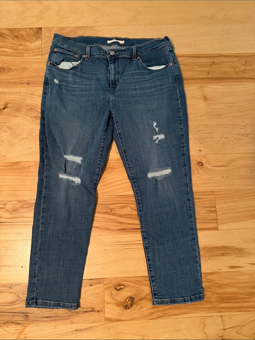 Levi’s Boyfriend Jeans Size 32 Medium Wash Distressed Denim